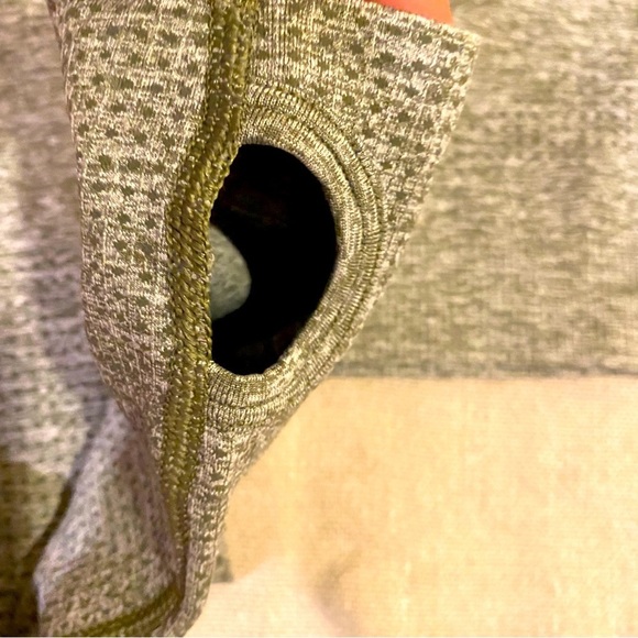 Gymshark Contrast Long Sleeves Crop Top - Picture 3 of 6